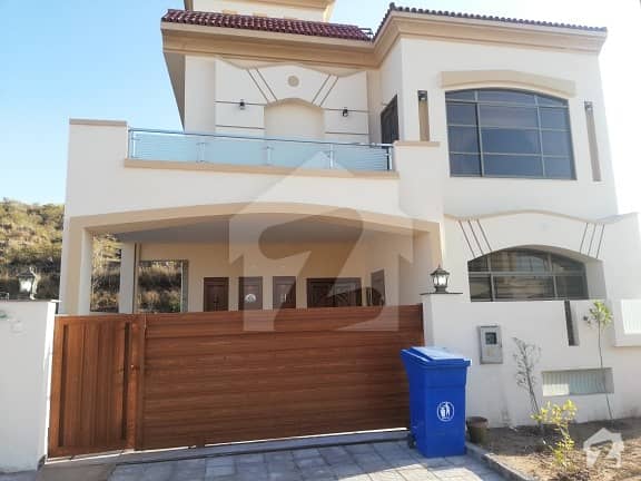 10 Marla Beautiful Constructed House For Sale With Green Belt