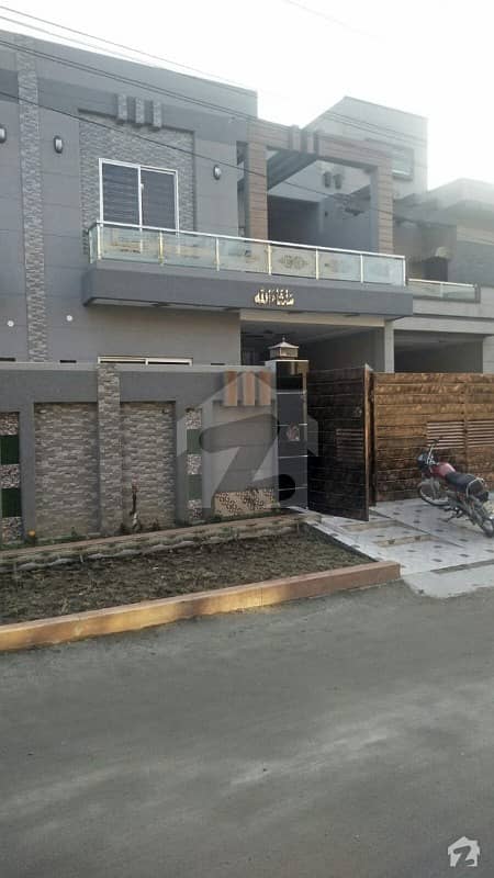 پی آئی اے ہاؤسنگ سکیم ۔ بلاک ڈی پی آئی اے ہاؤسنگ سکیم لاہور میں 5 کمروں کا 12 مرلہ مکان 2.4 کروڑ میں برائے فروخت۔