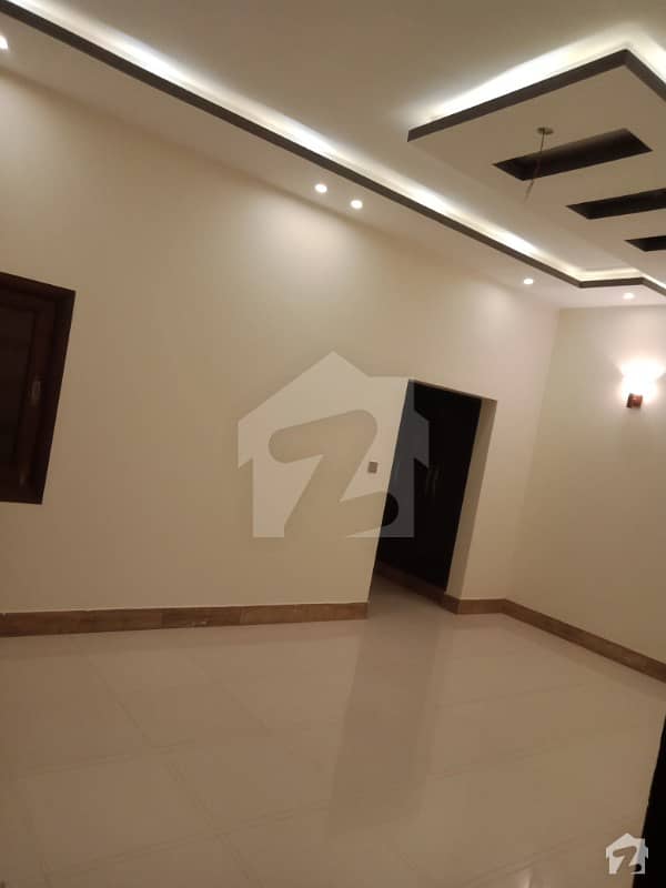 یونیورسٹی روڈ کراچی میں 3 کمروں کا 6 مرلہ مکان 1.25 کروڑ میں برائے فروخت۔