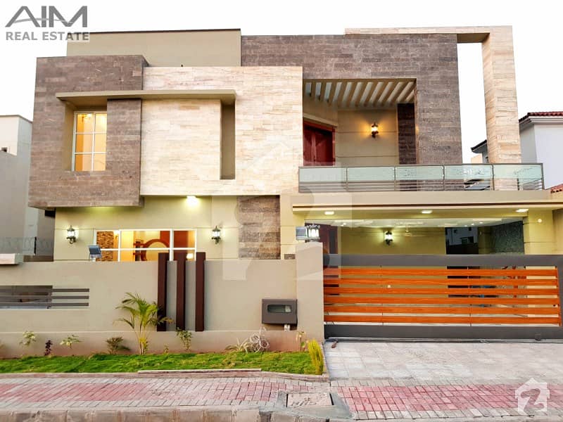 Excellent 1 Kanal House Is For Sale On Boulevard