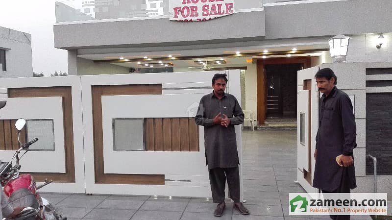 Al Mairaj Group Offers Mazhar Muneer Design Spacious One Kanal Bungalow For Sale