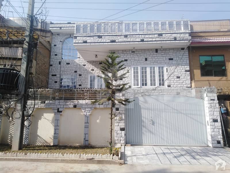 حیات آباد فیز 2 حیات آباد پشاور میں 5 کمروں کا 10 مرلہ مکان 3.5 کروڑ میں برائے فروخت۔