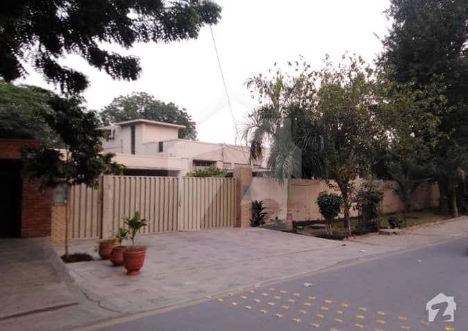 2 Kanal 9 Marla Single Storey Corner House For Sale In E Block Of Model Town Lahore