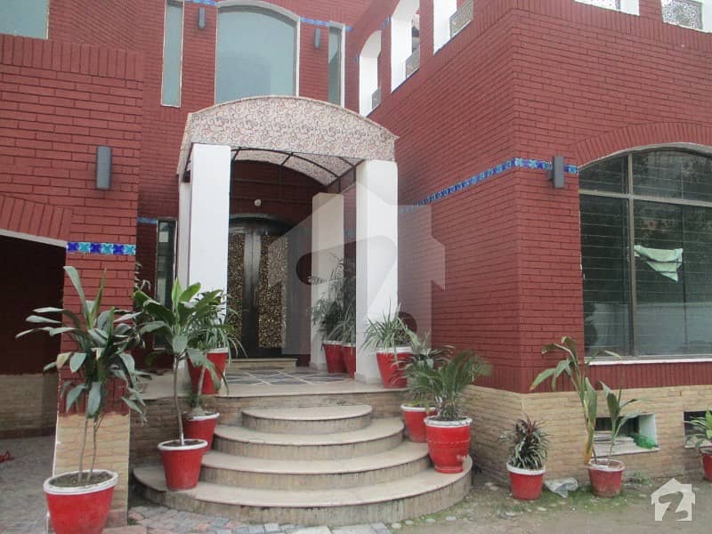 ڈی ایچ اے فیز 5 - بلاک سی فیز 5 ڈیفنس (ڈی ایچ اے) لاہور میں 6 کمروں کا 1 کنال مکان 1.22 لاکھ میں کرایہ پر دستیاب ہے۔