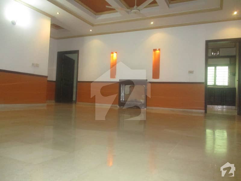 Separate Gate 1 Kanal 3 Beds Upper Portion With TV Lounge Kitchen For Rent