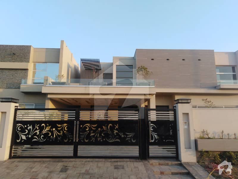 1 Kanal House Is Available For Sale In Abdullah Garden Ayesha Block Faisalabad