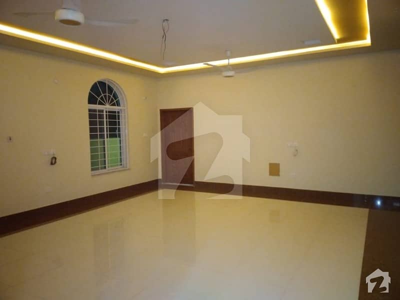 Canal 3 Bed Lavish Lower Portion For Rent In Nfc Society Near Wapda Town