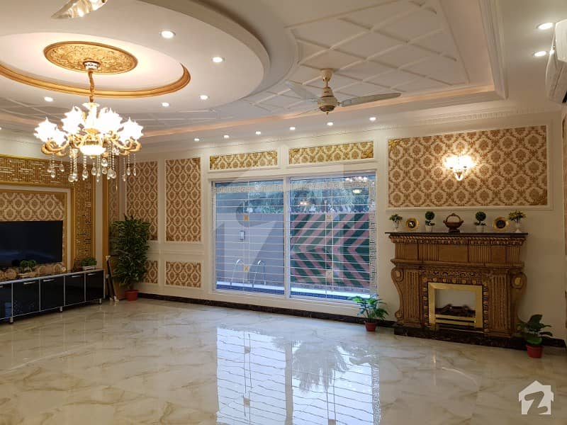 بحریہ ٹاؤن اوورسیز انکلیو بحریہ ٹاؤن لاہور میں 5 کمروں کا 1.2 کنال مکان 6.5 کروڑ میں برائے فروخت۔