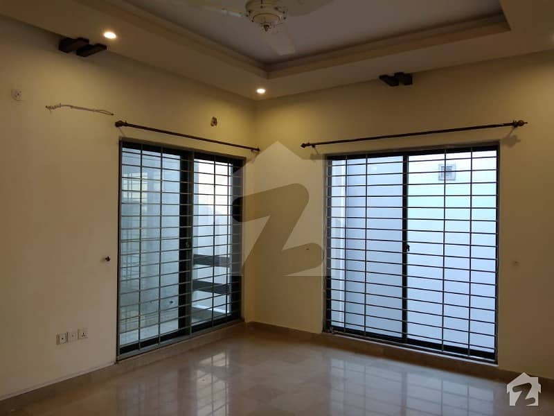 Near Park Main Road 1 Kanal Upper Portion For Rent At Prime Location Of DHA