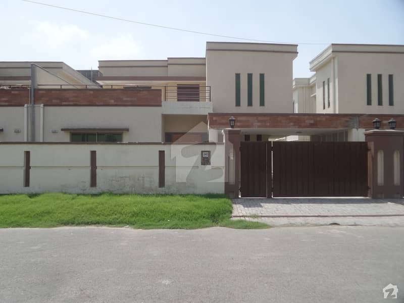 پی اے ایف فالکن کمپلیکس گلبرگ لاہور میں 4 کمروں کا 14 مرلہ مکان 5 کروڑ میں برائے فروخت۔