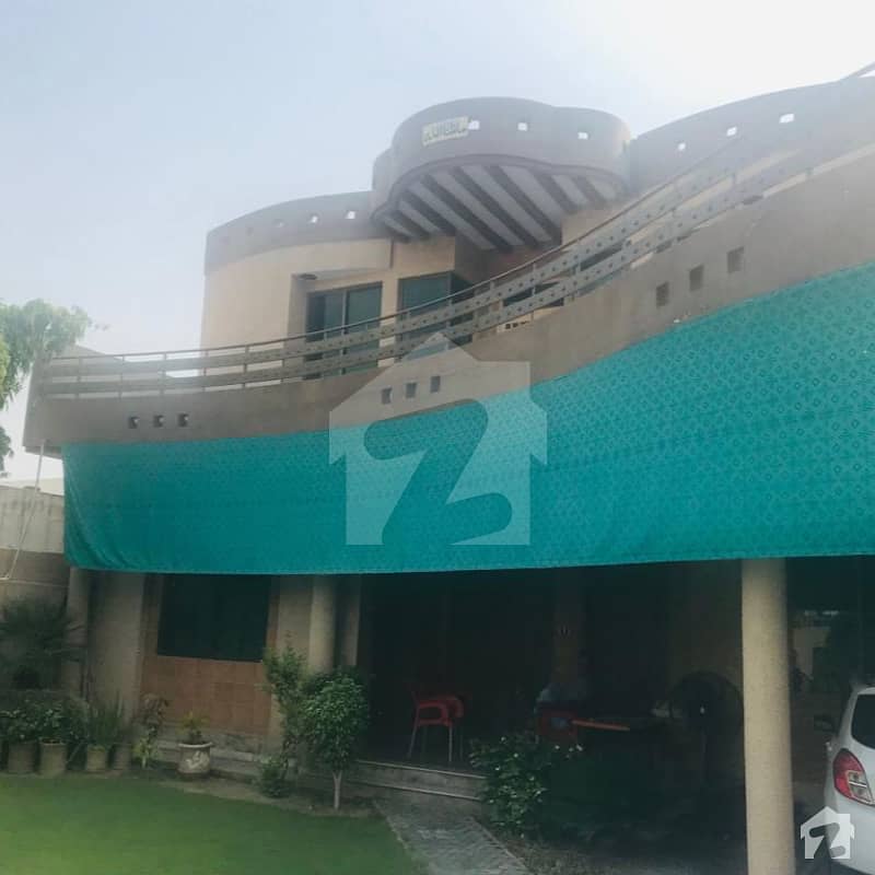 نیو شالیمار کالونی ملتان میں 6 کمروں کا 1 کنال مکان 2.2 کروڑ میں برائے فروخت۔