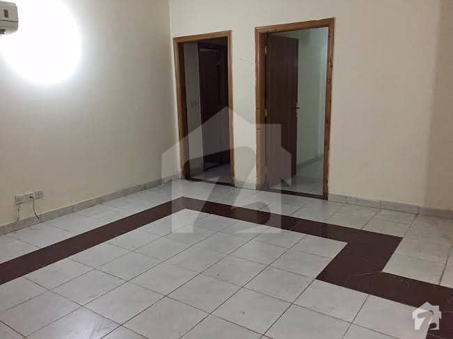 ایف ۔ 11 مرکز ایف ۔ 11 اسلام آباد میں 2 کمروں کا 8 مرلہ فلیٹ 55 ہزار میں کرایہ پر دستیاب ہے۔