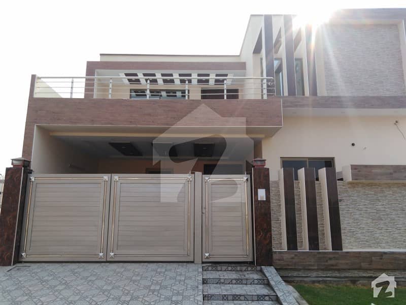 خیابانِ گارڈنز فیصل آباد میں 7 مرلہ مکان 1.6 کروڑ میں برائے فروخت۔