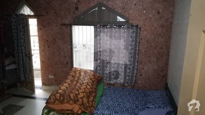 حاجی پورہ روڈ سیالکوٹ میں 2 کمروں کا 2 مرلہ مکان 40 لاکھ میں برائے فروخت۔
