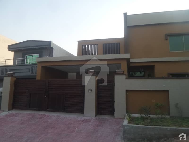 گلشن آباد راولپنڈی میں 6 کمروں کا 1.2 کنال مکان 2.65 کروڑ میں برائے فروخت۔