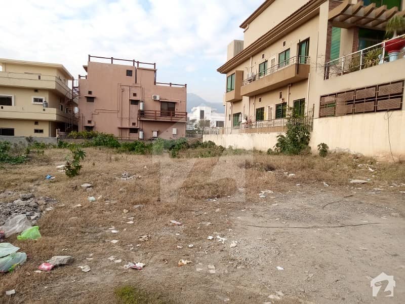 252 Sq Yd Plot For Sale In E-11/4