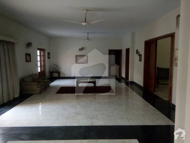 Exquisitely Designed 2 Kanal Old Fashioned Bungalow For Sale