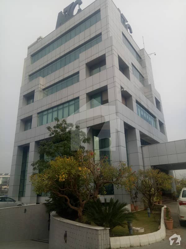 ڈپلومیٹک انکلیو اسلام آباد میں 7 کمروں کا 6.89 کنال دفتر 80 لاکھ میں کرایہ پر دستیاب ہے۔