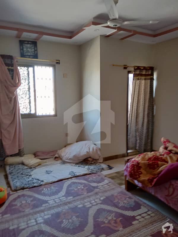 Main road flat for sale in Liaquatabad