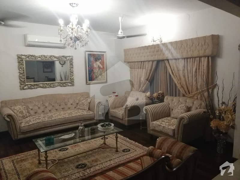 سِی ویو اپارٹمنٹس کراچی میں 3 کمروں کا 10 مرلہ فلیٹ 3.5 کروڑ میں برائے فروخت۔