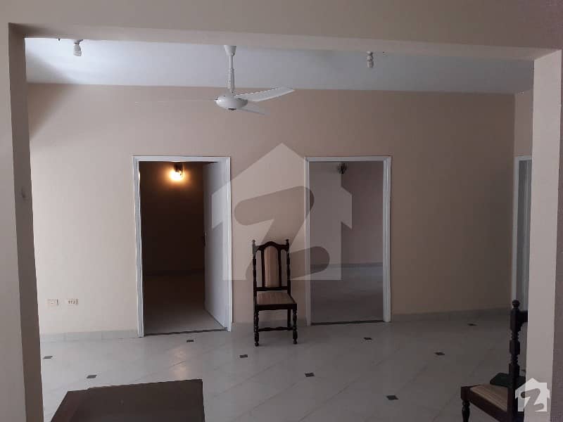 کلفٹن ۔ بلاک 3 کلفٹن کراچی میں 3 کمروں کا 8 مرلہ فلیٹ 3.5 کروڑ میں برائے فروخت۔