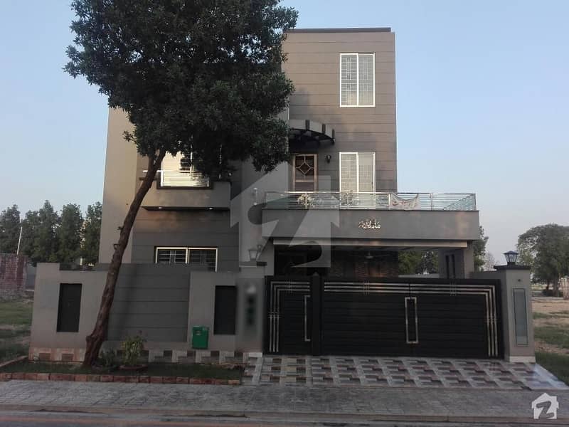 بحریہ ٹاؤن رفیع بلاک بحریہ ٹاؤن سیکٹر ای بحریہ ٹاؤن لاہور میں 5 کمروں کا 10 مرلہ مکان 2.25 کروڑ میں برائے فروخت۔