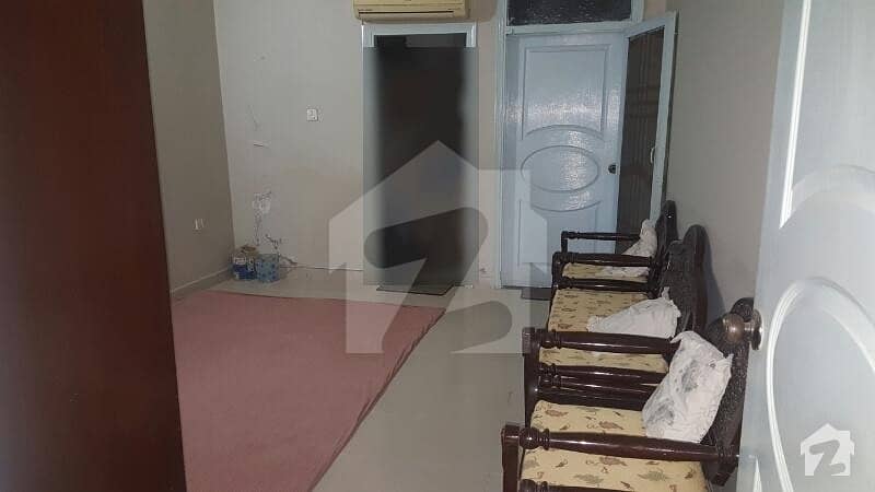 نارتھ ناظم آباد ۔ بلاک ڈی نارتھ ناظم آباد کراچی میں 5 کمروں کا 10 مرلہ فلیٹ 1.4 کروڑ میں برائے فروخت۔