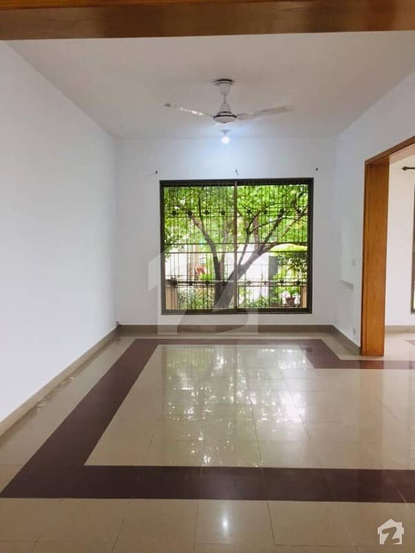 1 KANAL HOUSE GROUND FLOOR FOR RENT LOCATED AT PEACEFUL LOCATION