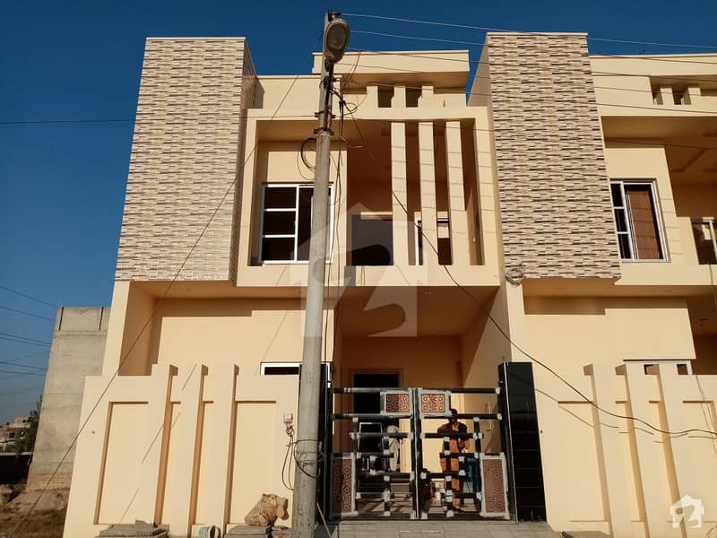 خیابان گرین ستیانہ روڈ فیصل آباد میں 6 مرلہ مکان 95 لاکھ میں برائے فروخت۔