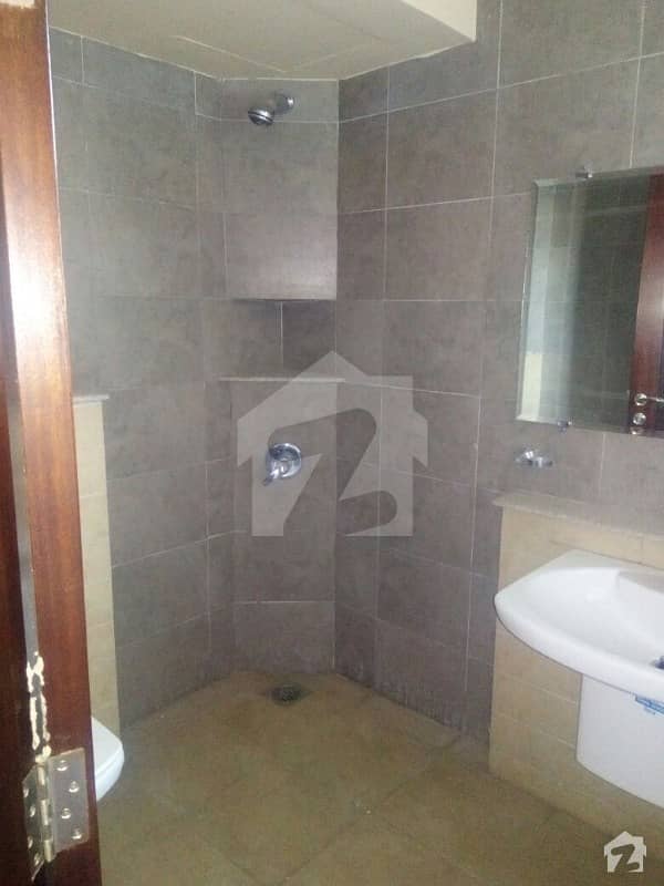 Three bedroom spacious apartment for rent in silver oaks apartments F