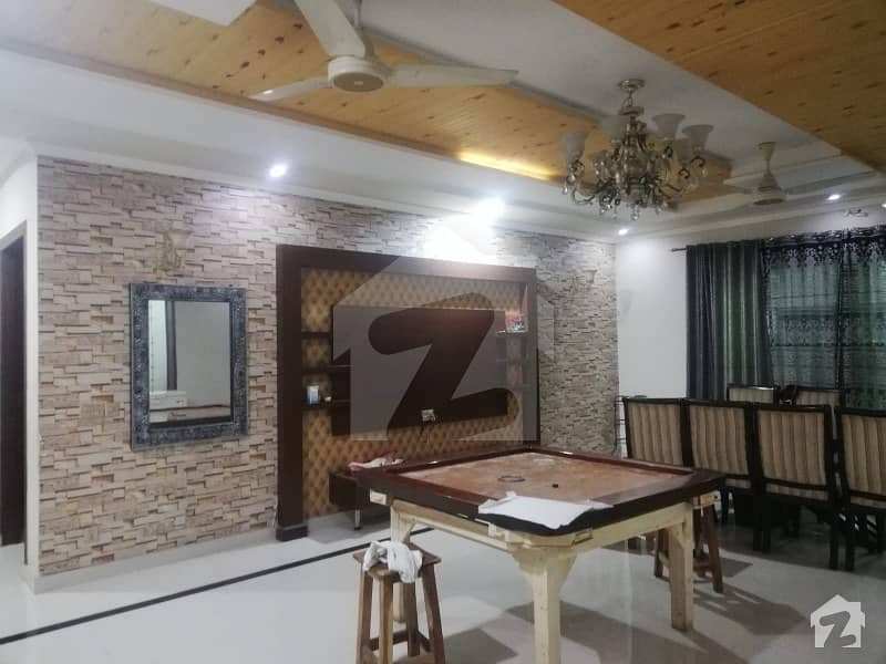 ویلینشیاء ۔ بلاک اے ویلینشیاء ہاؤسنگ سوسائٹی لاہور میں 5 کمروں کا 1 کنال مکان 1.3 لاکھ میں کرایہ پر دستیاب ہے۔