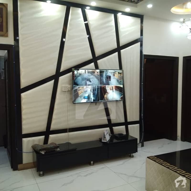 آفیسرز کالونی نمبر ۱ سوساں روڈ فیصل آباد میں 5 کمروں کا 10 مرلہ مکان 3.5 کروڑ میں برائے فروخت۔