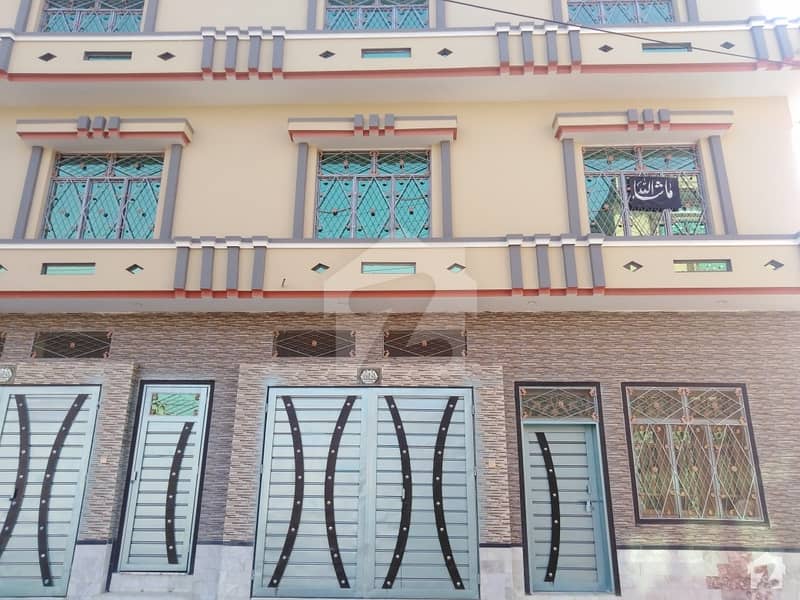 ڈلا زیک روڈ پشاور میں 9 کمروں کا 5 مرلہ مکان 1.4 کروڑ میں برائے فروخت۔