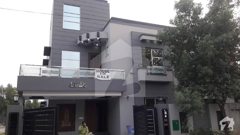 Classic Ten Marla Brand New House In Bahria Town Lahore