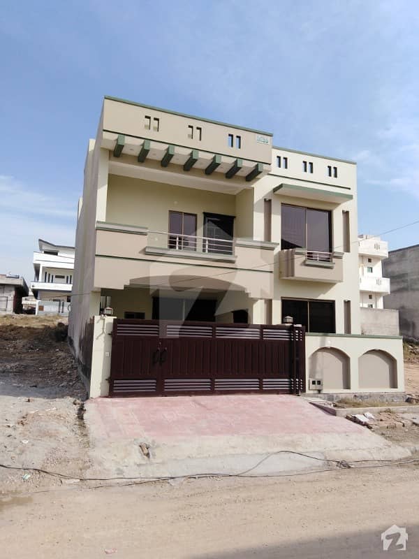 جناح گارڈنز ایف ای سی ایچ ایس اسلام آباد میں 4 کمروں کا 7 مرلہ مکان 1.35 کروڑ میں برائے فروخت۔