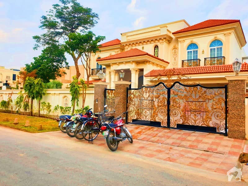 ڈی ایچ اے فیز 6 ڈیفنس (ڈی ایچ اے) لاہور میں 5 کمروں کا 2 کنال مکان 14 کروڑ میں برائے فروخت۔