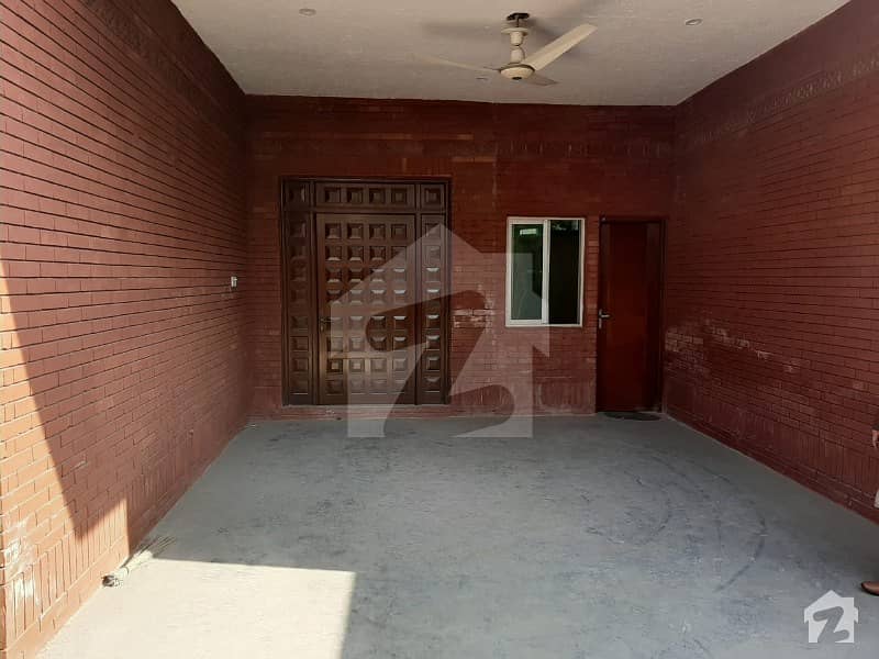 گارڈن ٹاؤن لاہور میں 6 کمروں کا 10 مرلہ مکان 1 لاکھ میں کرایہ پر دستیاب ہے۔