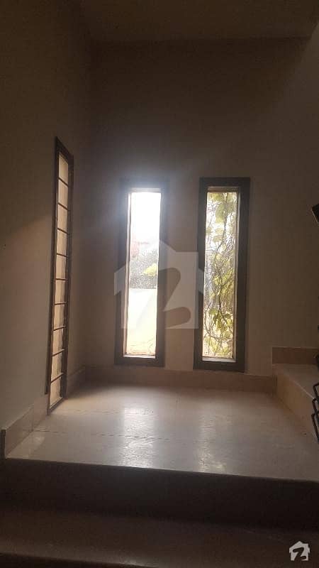 300 Sq Yd Duplex 5 Bedrooms Tiled Flooring Out Class Condition Dha Phase 8