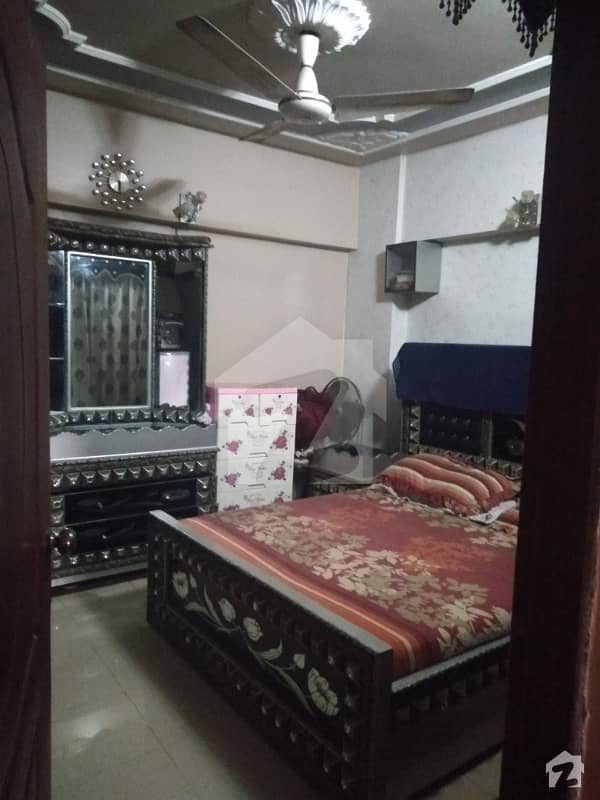 یونیورسٹی روڈ کراچی میں 3 کمروں کا 5 مرلہ فلیٹ 80 لاکھ میں برائے فروخت۔