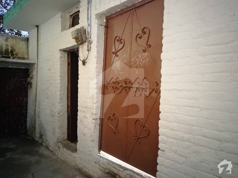 کینٹ مردان میں 4 کمروں کا 6 مرلہ مکان 45 لاکھ میں برائے فروخت۔