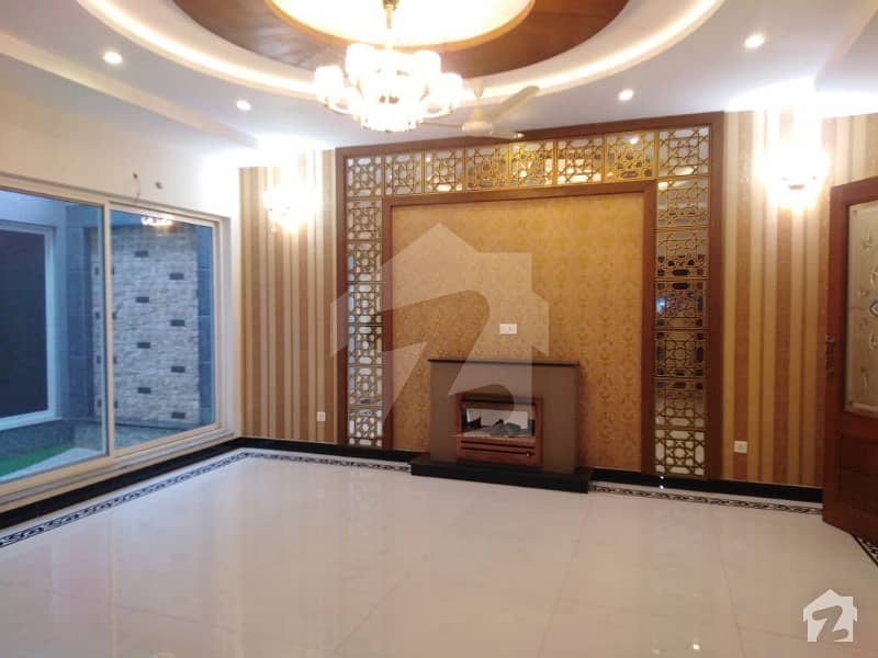 ویلینشیاء ۔ بلاک اے ویلینشیاء ہاؤسنگ سوسائٹی لاہور میں 6 کمروں کا 1 کنال مکان 1.45 لاکھ میں کرایہ پر دستیاب ہے۔