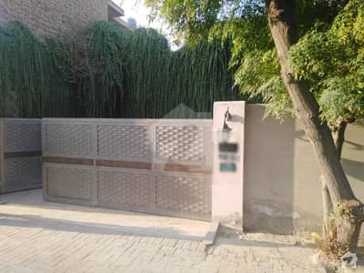 ماڈل ٹاؤن اے بہاولپور میں 5 کمروں کا 1.1 کنال مکان 1.5 لاکھ میں کرایہ پر دستیاب ہے۔ ماڈل ٹاؤن اے بہاولپور میں 5 کمروں کا 1.1 کنال مکان 1.5 لاکھ میں کرایہ پر دستیاب ہے۔