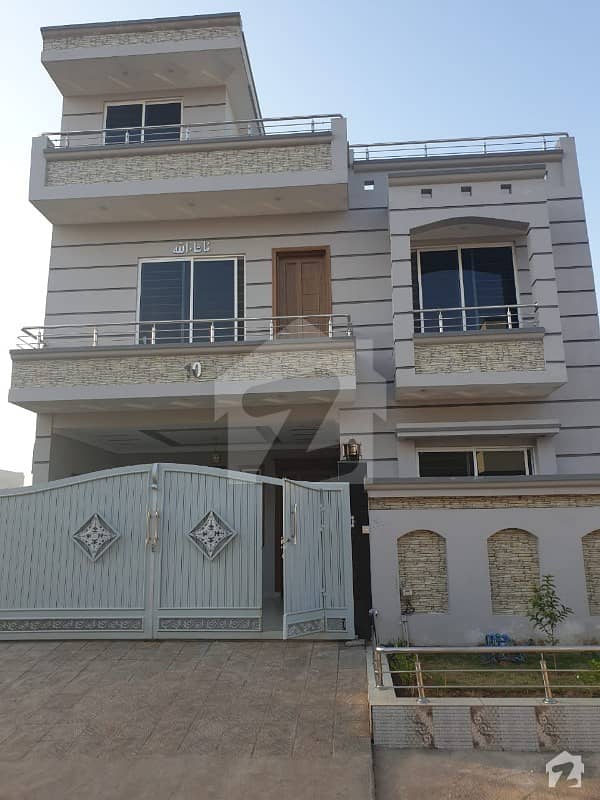 Brand New House 8 Marla Size 30x60 VIP House 5 Bedroom Attach Washroom For Sale