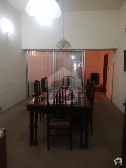 نارتھ ناظم آباد کراچی میں 3 کمروں کا 1.2 کنال مکان 5.6 کروڑ میں برائے فروخت۔