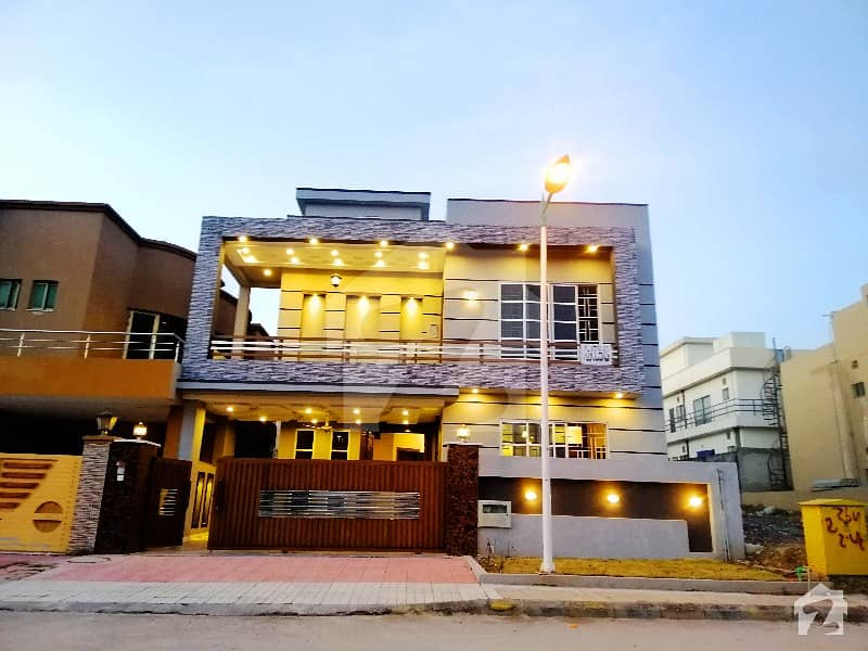 بحریہ ٹاؤن فیز 8 بحریہ ٹاؤن راولپنڈی راولپنڈی میں 5 کمروں کا 10 مرلہ مکان 2.55 کروڑ میں برائے فروخت۔
