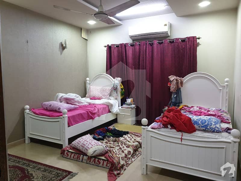 ڈی ایچ اے فیز 5 - بلاک ڈی فیز 5 ڈیفنس (ڈی ایچ اے) لاہور میں 4 کمروں کا 10 مرلہ مکان 2.85 کروڑ میں برائے فروخت۔