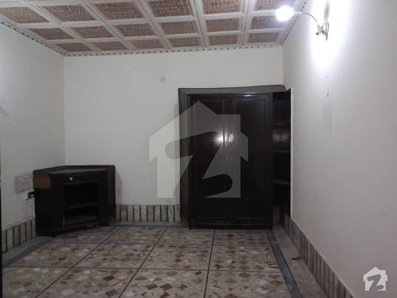 گلبرگ فیصل آباد میں 5 کمروں کا 5 مرلہ مکان 35 ہزار میں کرایہ پر دستیاب ہے۔
