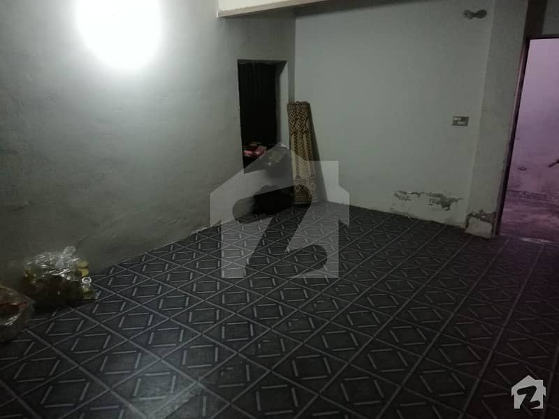 A SPACIOUS SINGLE ROOM WITH BATH ROOM AVAILABLE FOR RENT IN MUSTAFA TOWN