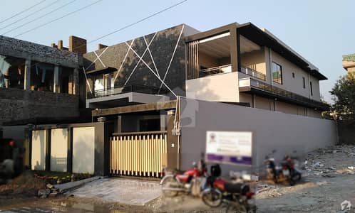 حیات آباد فیز 3 حیات آباد پشاور میں 8 کمروں کا 1 کنال مکان 5.65 کروڑ میں برائے فروخت۔ حیات آباد فیز 3 حیات آباد پشاور میں 8 کمروں کا 1 کنال مکان 5.65 کروڑ میں برائے فروخت۔