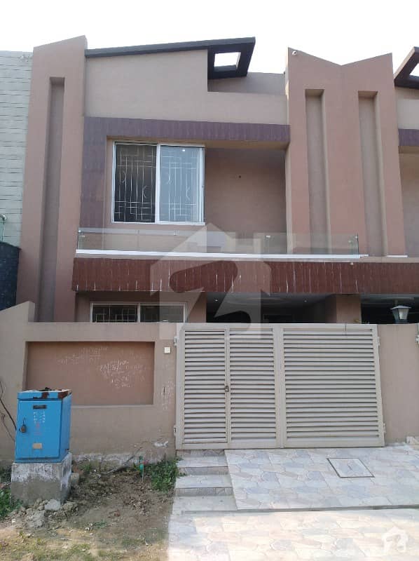 پیراگون سٹی ۔ ایگزیکیٹو بلاک پیراگون سٹی لاہور میں 3 کمروں کا 5 مرلہ مکان 1 کروڑ میں برائے فروخت۔
